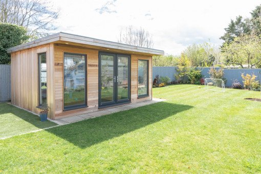 Garden gym with cedar cladding