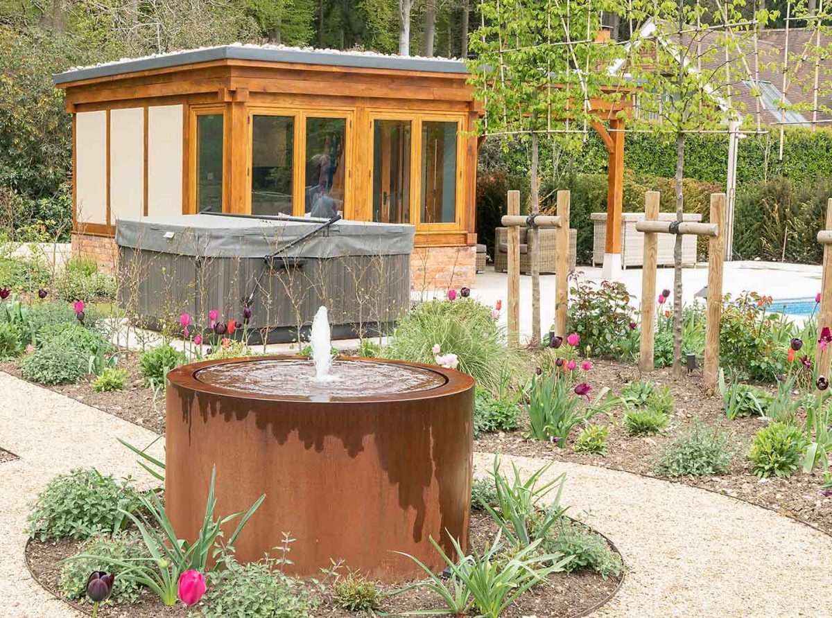 Garden room with hot tub